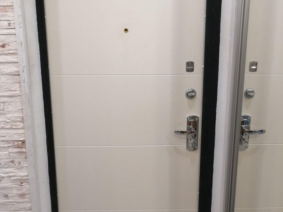 Выполненный кейс по восстановлению и повышению взломостойкости входной двери после взлома