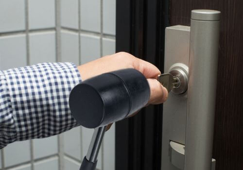 Метод взлома дверного замка - бампинг