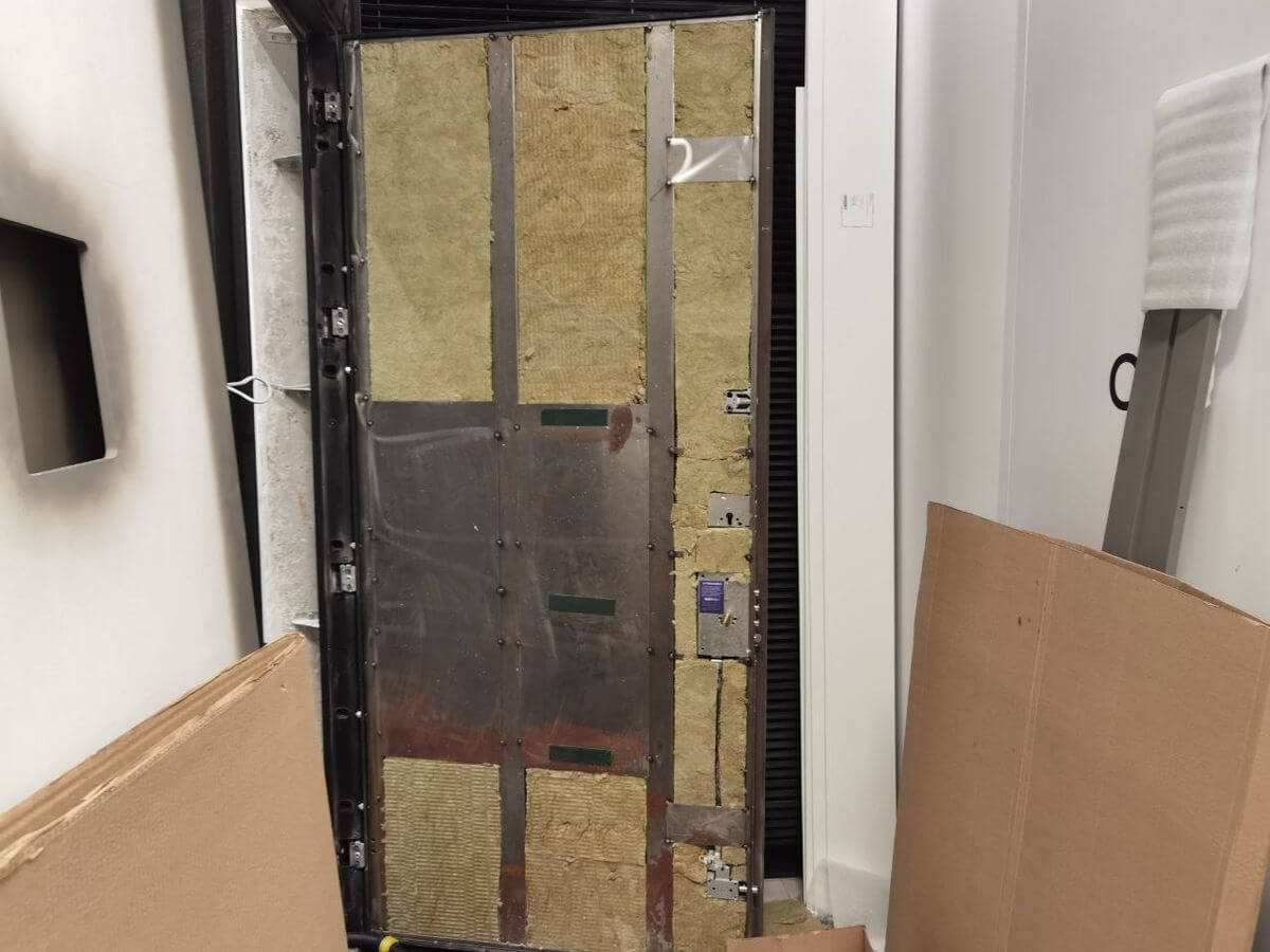 Подготовка дверного полотна для установки электронного замка Ротатор