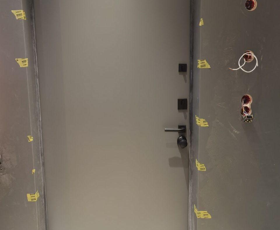 Финальная часть работ по повышению степени защиты двери и удобства эксплуатации