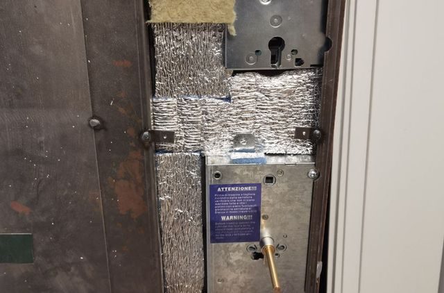 Установка электронного замка Rotator и повышения степени защиты двери