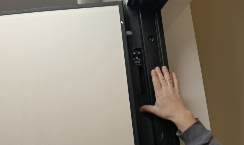 Установка и регулировка обслуженных петель