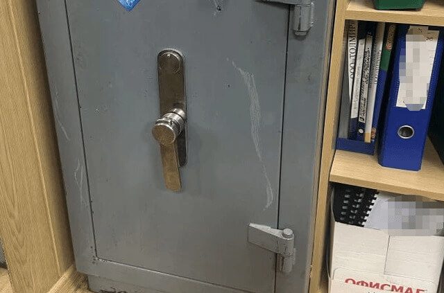 Открытие замка без повреждения сейфа