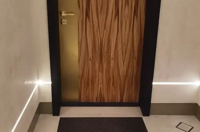 Процесс установки порога входной двери Процесс установки порога входной двери