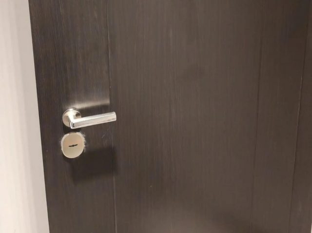 Обслуживание замка металлической двери в новостройке c заменой на цилиндровый Обслуживание замка металлической двери в новостройке c заменой на цилиндровый